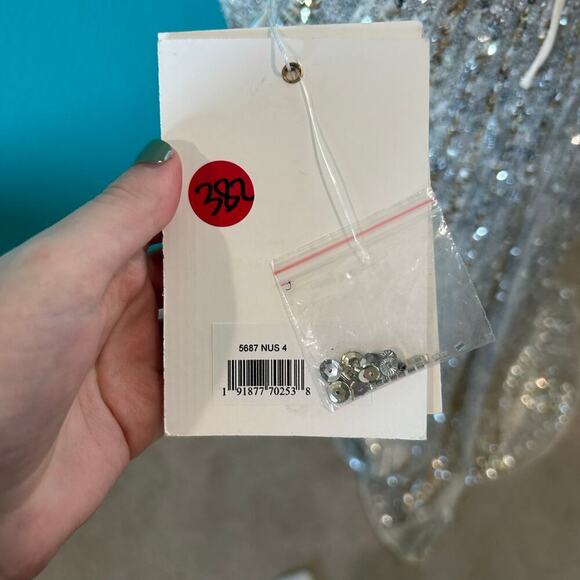 NWT Mac Duggal One Shoulder Lace Up Back Sequin Gown Nude Silver Formal Size 4 - Picture 5 of 6